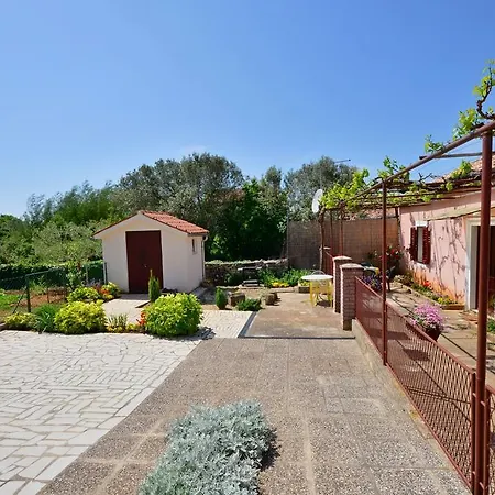 Holiday Dario Holiday home Peroj